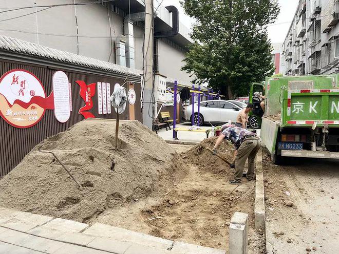 这社区便民晾衣杆让居民省心省力→凯发携手马竞赛事晾晒有去处顺义(图1)