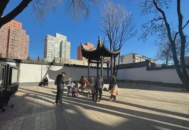 乱建居民想提升小区环境的愿望实现了k8凯发国际拆除700平方米私搭(图3)