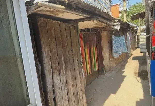 乱建居民想提升小区环境的愿望实现了k8凯发国际拆除700平方米私搭(图2)